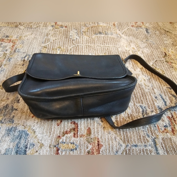 Vintage Coach classic city bag crossbody. Excellent condition! - Picture 6 of 7